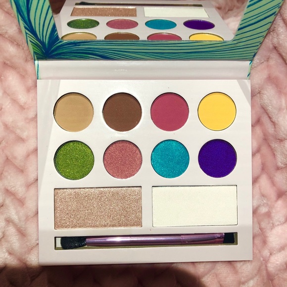 ipsy Other - Moods Eyeshadow and Highlight Palette